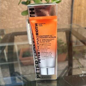 Peter Thomas Roth Potent-C power scrub